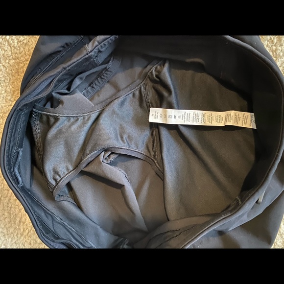 Lululemon size 8, 4” speed up shorts - Picture 4 of 4